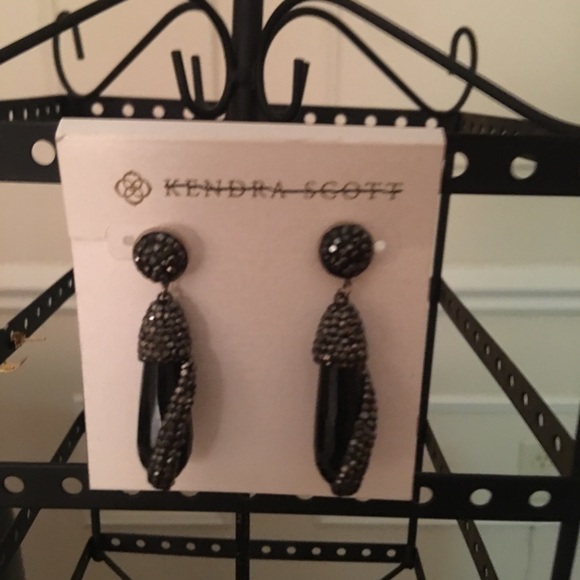 Black and silver Earrings - Picture 2 of 2
